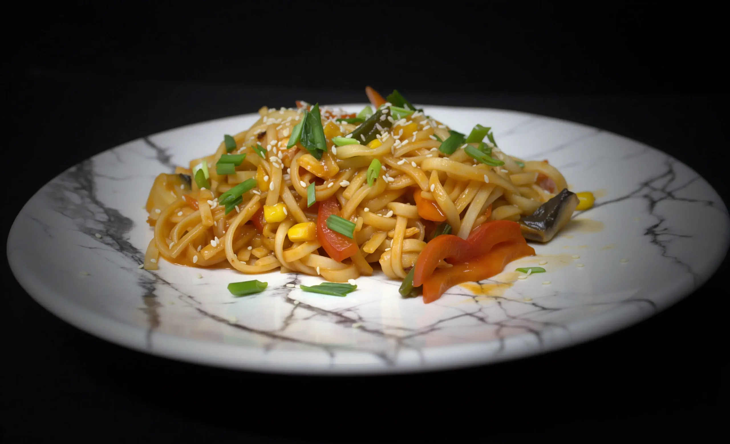 WOK в остром соусе шрирача